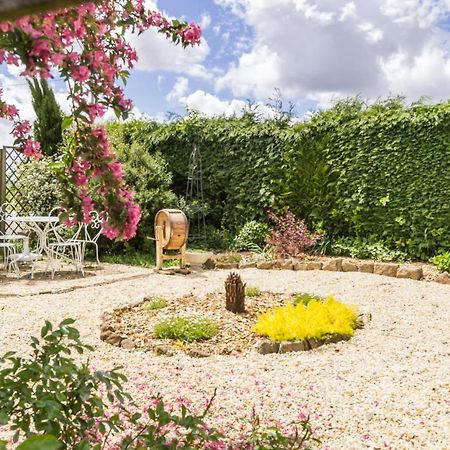 Bed and Breakfast Le Jardin Des Fees Savigny-le-Vieux Exteriér fotografie